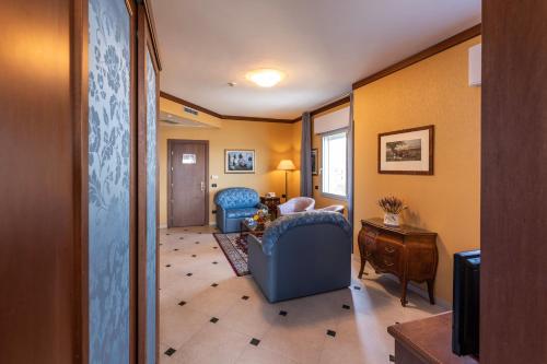 Hotel Bellevue Et Mediterranée - image 8
