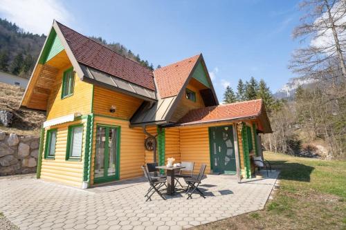 Butterfly Cottage by the Creek