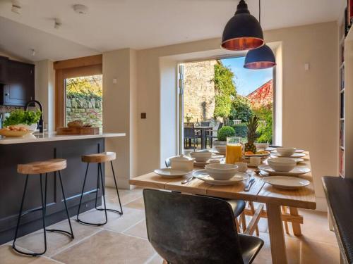 Beautiful grade 2 listed cotswold Stone Cottage in Bledington