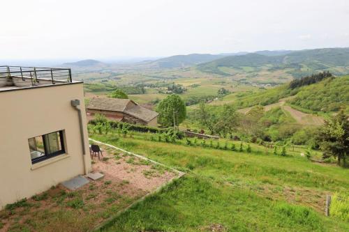 Maison avec vue 180° sur le Beaujolais - Location saisonnière - Beaujeu