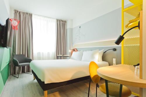 Double Room image 3