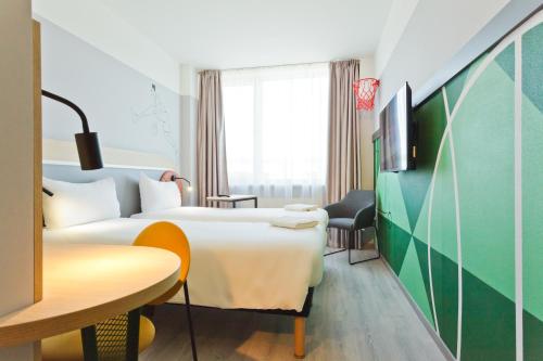 Twin Room image 2