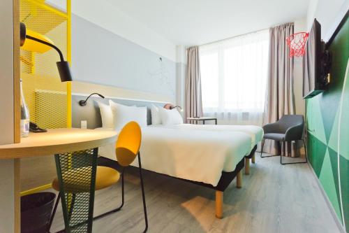 Twin Room image 1