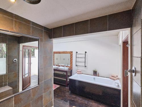 Nguni Lodge Nguni Lodge