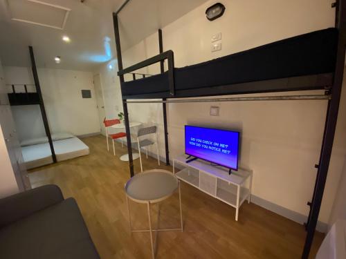 room detail thumbnail 2