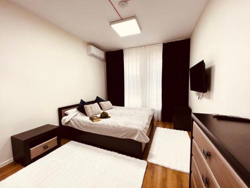 1 queen bed, 1 sofa bed