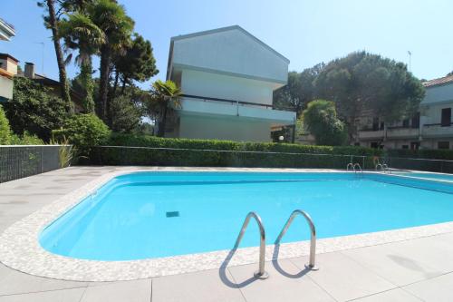 Two-Bedroom House with Garden View image 5
