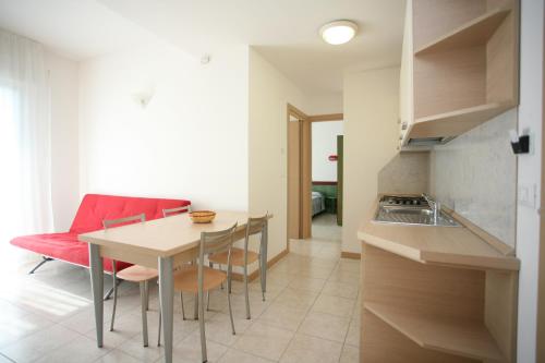 2 bedrooms, 4 beds