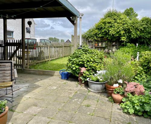  Artistiek Vakantiehuisje in Hulst