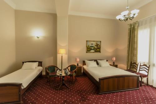 1 queen bed