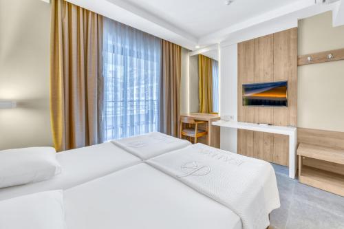 Double or Twin Room image 3