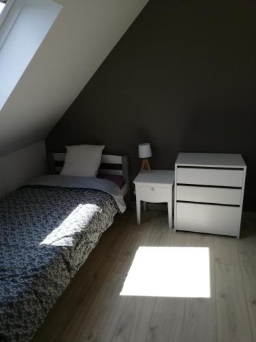 Agréable maison neuve, 4 personnes, piscine bois privée du 15 juin à mi-septembre