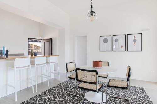 UG Boutique - סוויטות מדהימות ומעוצבות ליד הכנרת Room Type - Three-Bedroom Apartment