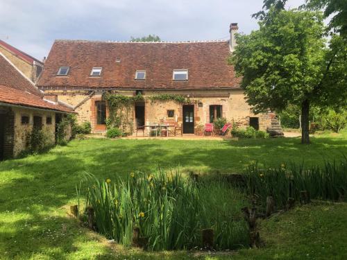 Charmante longère bourguignonne restaurée, piscine chauffée