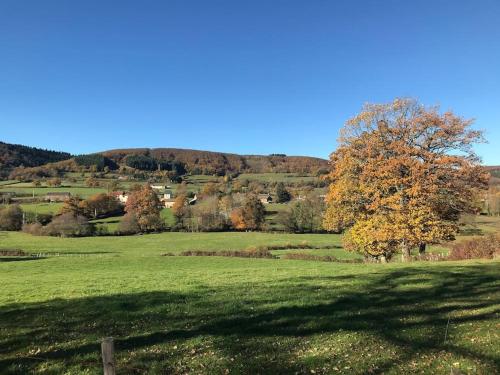 Maison vue superbe, 1-6 pers, Teilhet, Auvergne