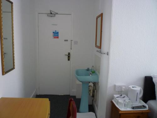 Bow Guest House - image 4