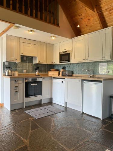 Konyha, Tigh Phadraig at Marys Thatched Cottages in Elgol