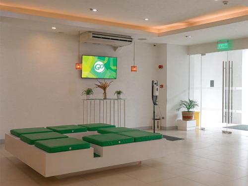 Shared lounge/TV area, Go Hotels Ermita in Ermita