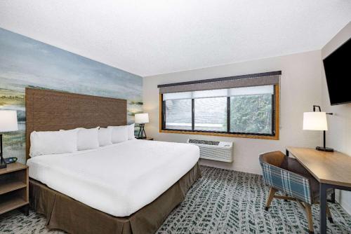 AmericInn by Wyndham Proctor Duluth Black Woods Conv Ctr