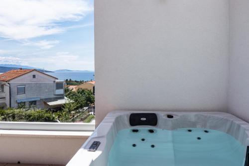 Bañera de hidromasaje, Apartment Krk with jacuzzi in Isla de Krk