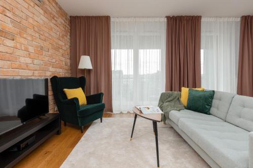Modern Apartment Stalowa 2 bedrooms & Parking by Noclegi Renters, Varšava