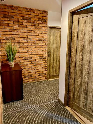 Old Tree Home & Restaurant