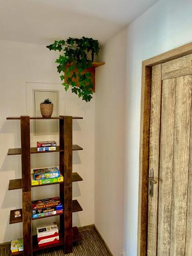 Old Tree Home & Restaurant