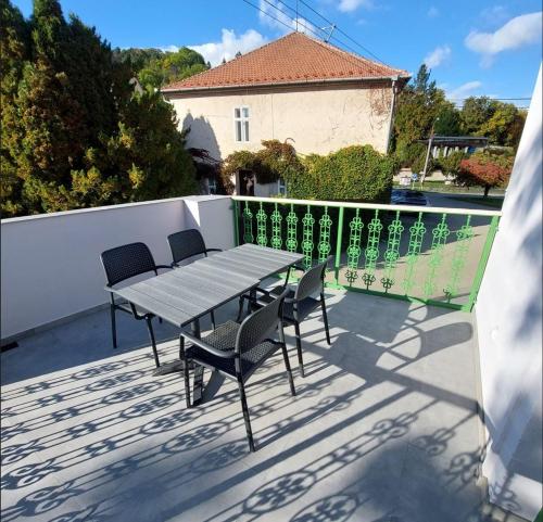 Erkély/terasz, Apartmány Phlora (Apartmany Phlora) in Posta Lysice