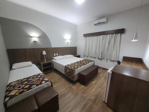 1 double bed, 2 twin beds