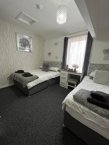 The Carlton - image 12