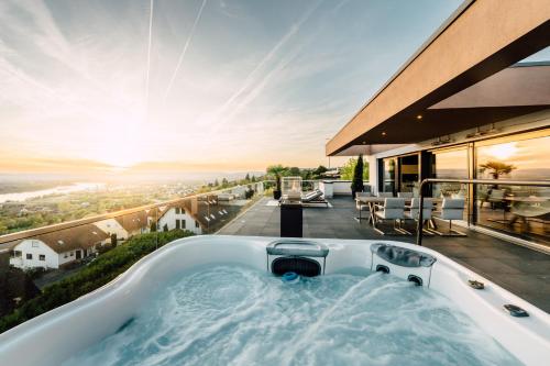 Hot tub, Traumblick trifft Luxus! in Weitersburg