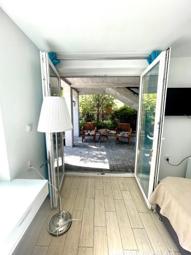 Small Double Room image 5