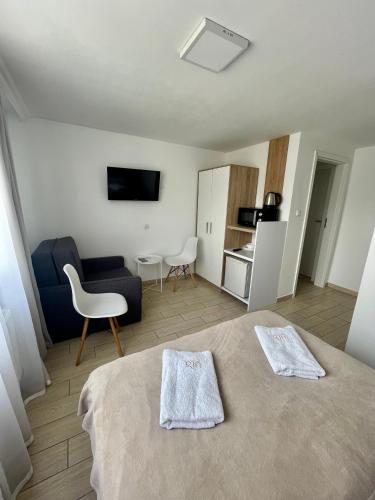 Double Room image 9