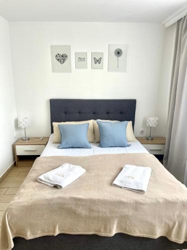 Double Room image 3