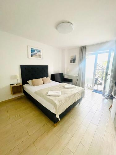 Triple Room with Bathroom image 8