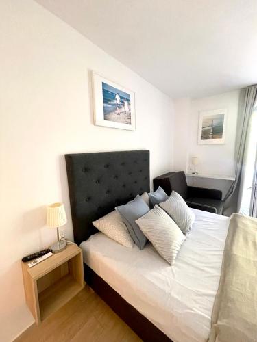 Triple Room with Bathroom image 7