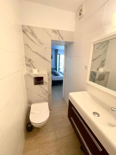 Triple Room with Bathroom image 1