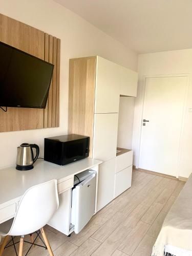 Triple Room with Bathroom image 5