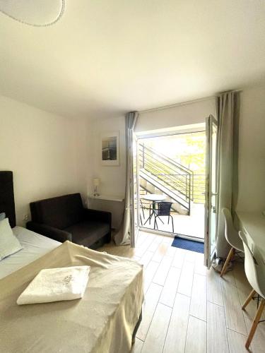 Triple Room with Bathroom image 2