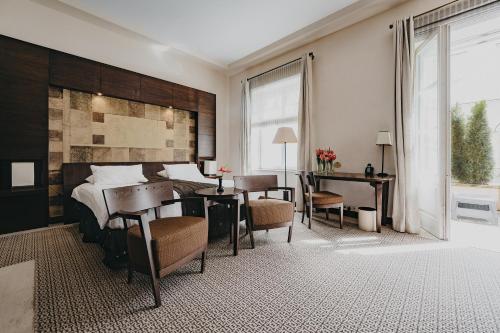 room detail thumbnail 1