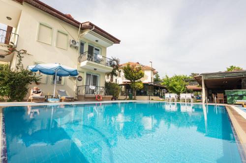 Dedeminn Garden Hotel - image 2