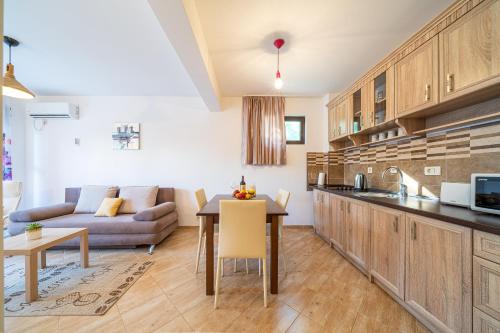 Kitchen, Apartments Svetlana in Radovici