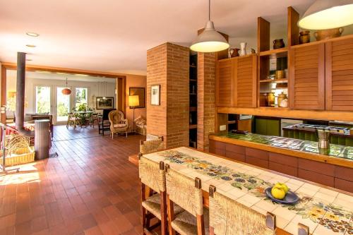 virtuve, Catalunya Casas Rural charm on an olive farm in Costa Dorada! in Vespella de Gaia