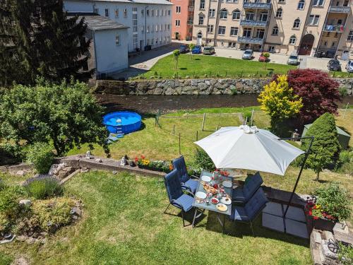 Gemütliche große Wohnung mit Pool, Garten & Terrasse - HW1