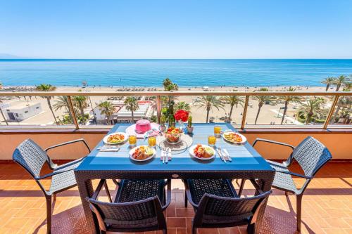 797 HOLIDAY RENTALS - Piso con espectaculares vistas en primera linea de playa - image 4