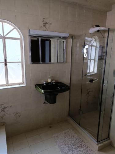 Bathroom, Nathalie quartos pernoites simples in Campos Do Jordao