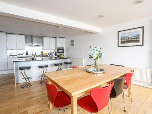 A szálláshely kívülről, Four The Quay in Red Wharf Bay