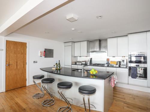 A szálláshely kívülről, Four The Quay in Red Wharf Bay