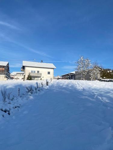 Stilvolle Wohnung Jolie mit Balkon mit Gratis WLAN und genügend Parkplätzen