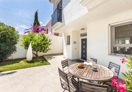 Villa with Private Pool image 7
